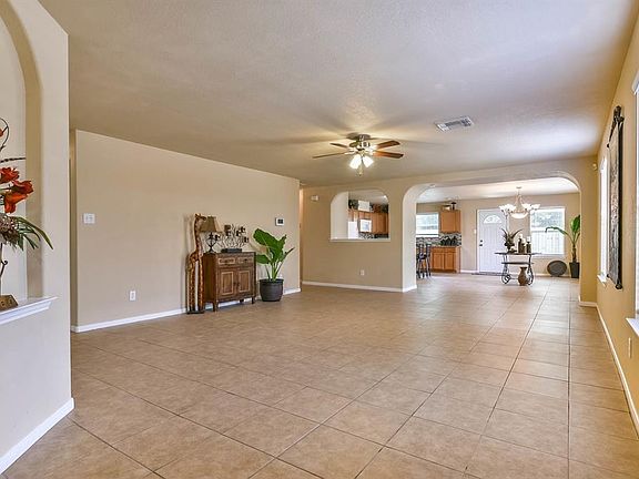 4th image of 7901 Silver Oak Dr