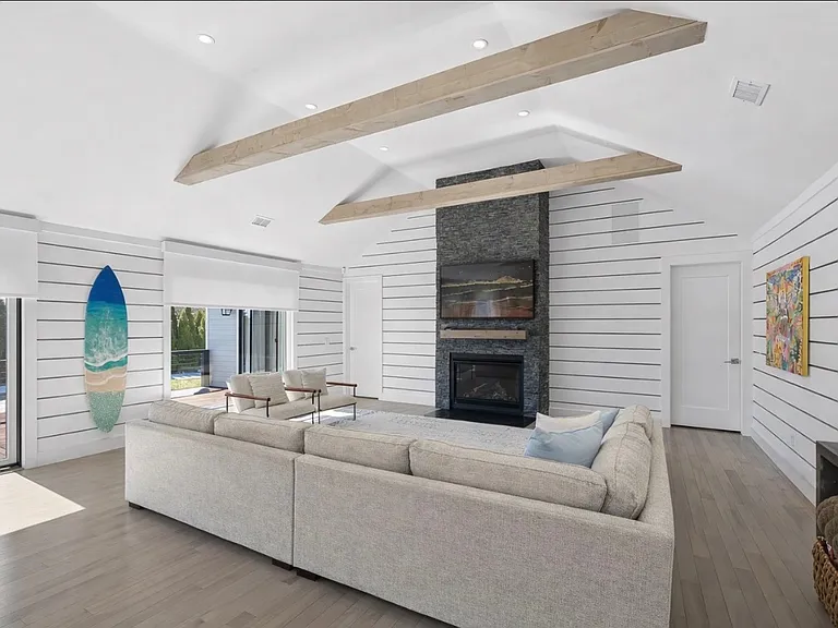 7 Dellaria Ave — Photo 8