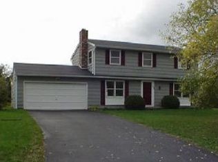 33 Columbine Cir, Fairport, NY 14450