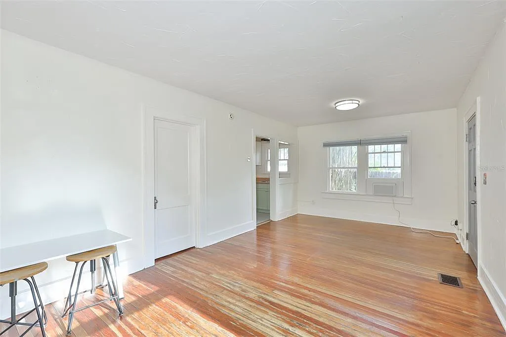 2 bed, 1.0 bath, 980 sqft, $2,500 — Photo 4