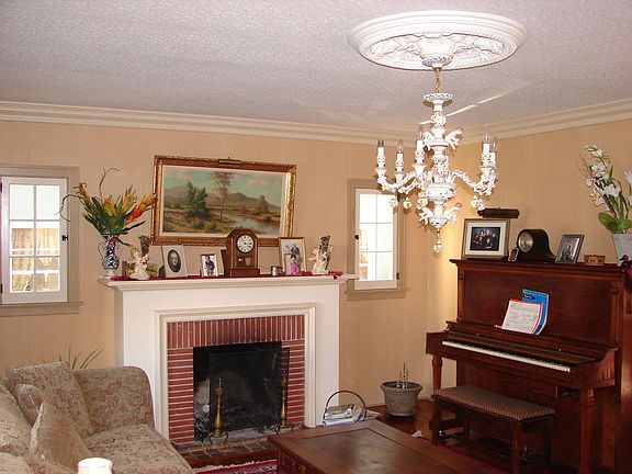 4th image of 2344 Oakmont Ave