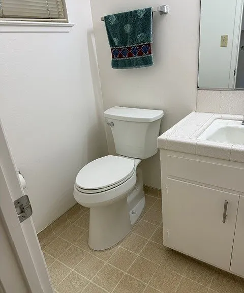 405 Leveland Ln — Photo 17
