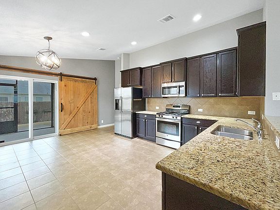 3rd image of 5019 Flanagan Dr #3