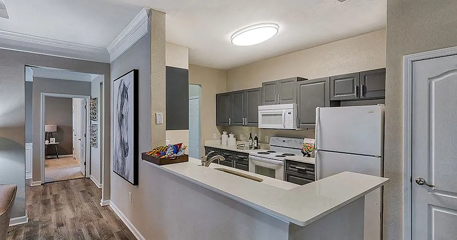 Summit Ridge Apartments — Photo 2