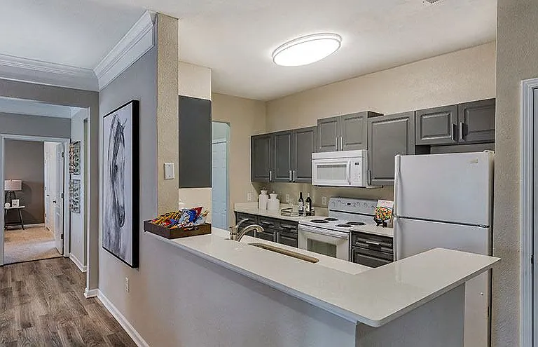 Summit Ridge Apartments — Photo 2