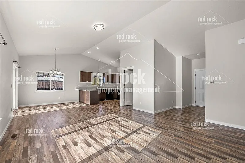 3 bed, 2.0 bath, 1350 sqft, $1,995 — Photo 3
