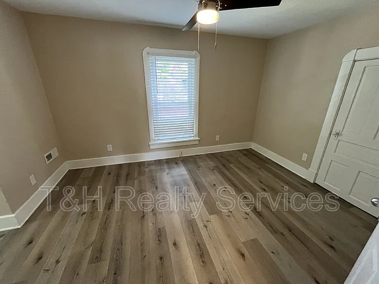 6155 Broadway St — Photo 15