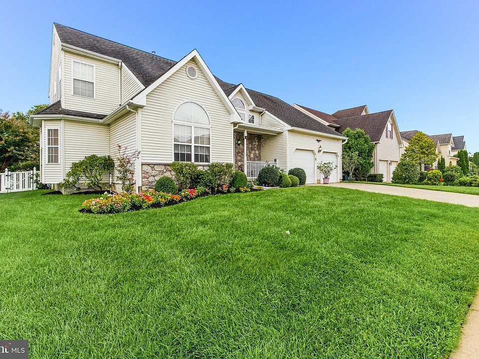 1st image of 15 Valley Forge Dr