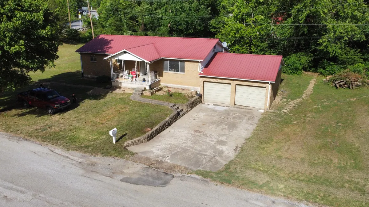 Primary Photo - 1 Terrace Ln