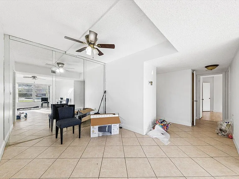 4156 Inverrary Dr — Photo 4