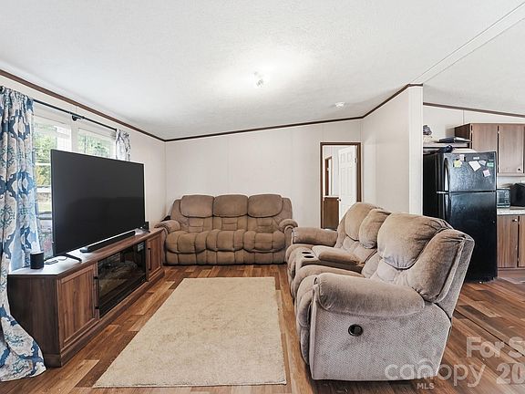 5th image of 215 Jim Patterson Rd