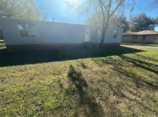 101 4th St, Maysville, OK 73057