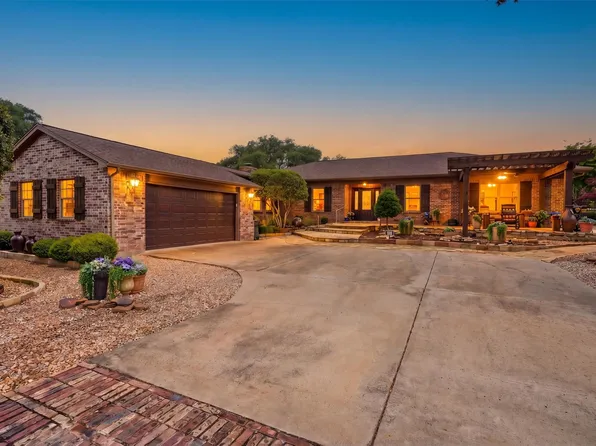 4016 Crescent Dr, Granbury, TX 76049