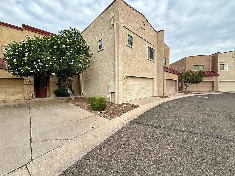 1015 S Val Vista Dr #28
