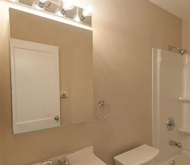 618 Martin Way — Photo 17