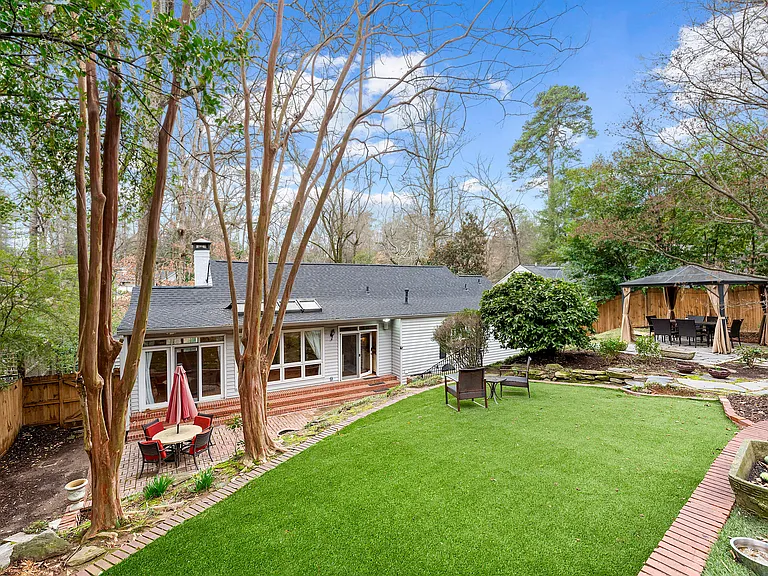 525 Spring Valley Rd NW — Photo 4
