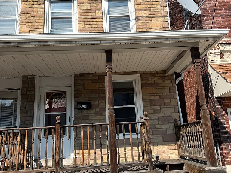 319 S 2nd St — Photo 2
