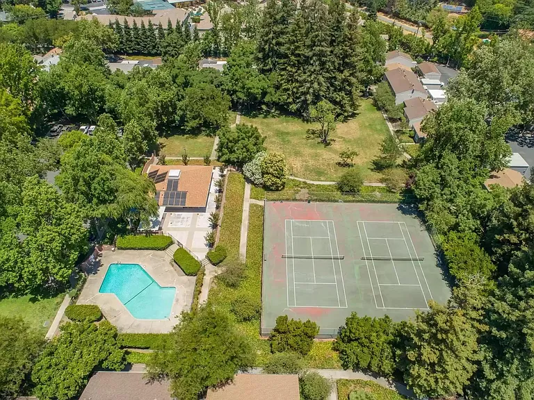 567 Sycamore Cir — Photo 30