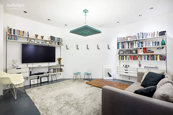 Sold by Sotheby's International Realty | media 13