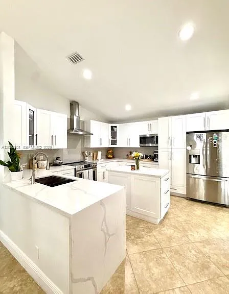 248 W Riverbend Dr — Photo 2