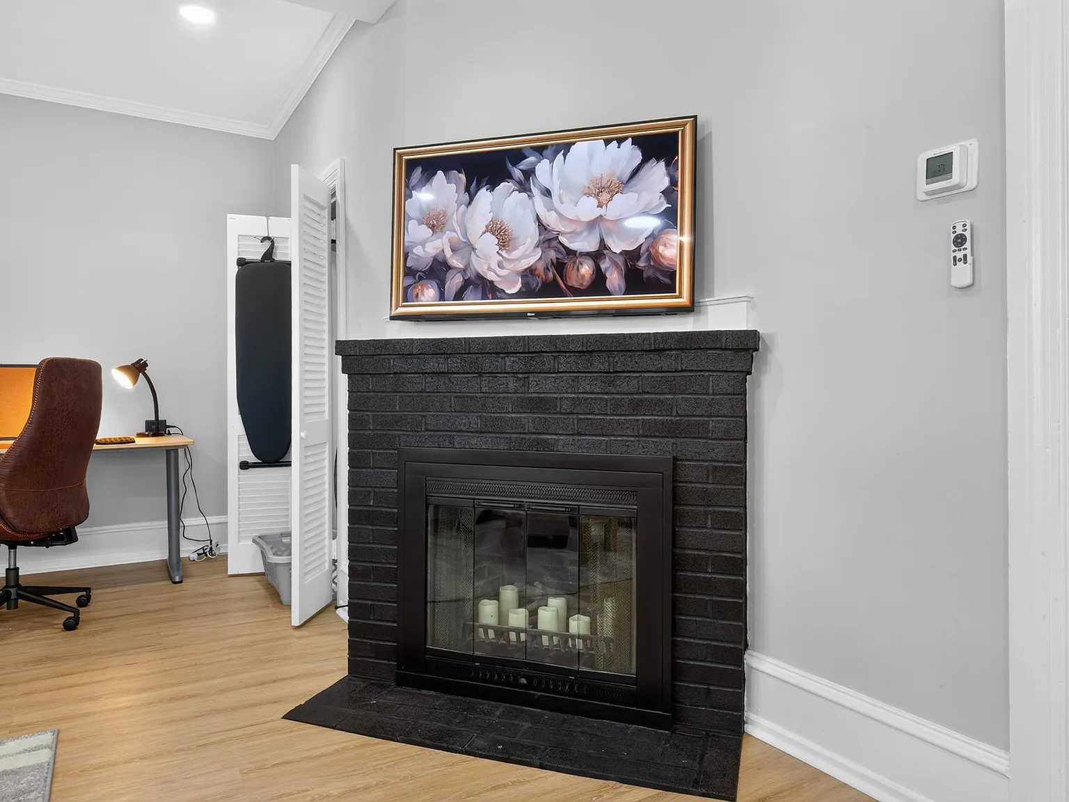 Work-Ready 3BR | Pet-Friendly Apt near PHL & Rail | Tree-Lined Suburban Street — Photo 4