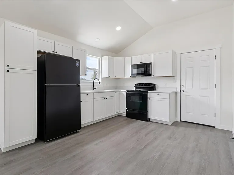 1087 Schubert Ln #D — Photo 7