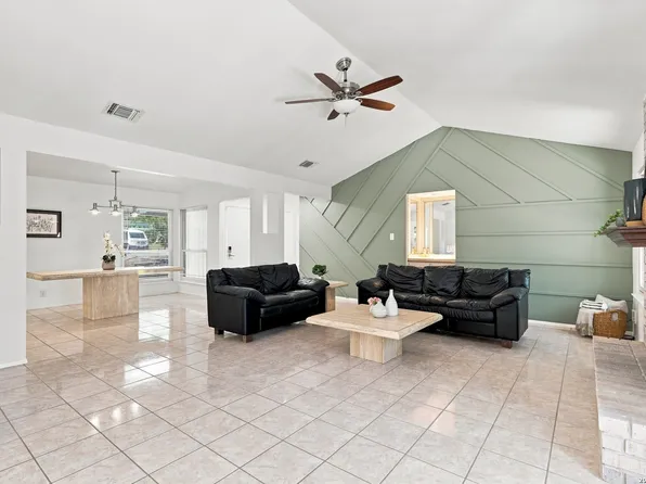 8434 TIMBER CREST ST, San Antonio, TX 78250