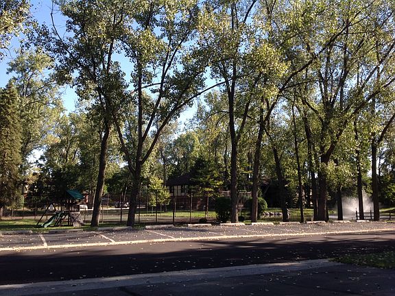 3rd image of 8201 Willow Dr #47B