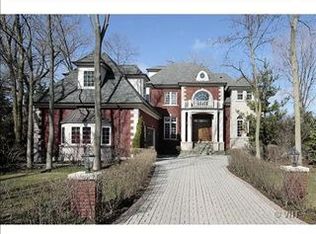 1106 Astor Pl, Glencoe, IL 60022