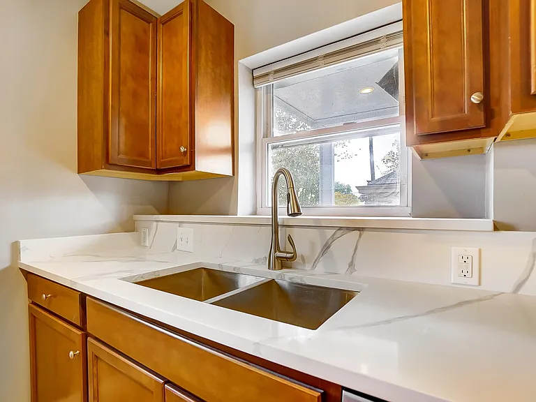 646 Park Ave #2 — Photo 8