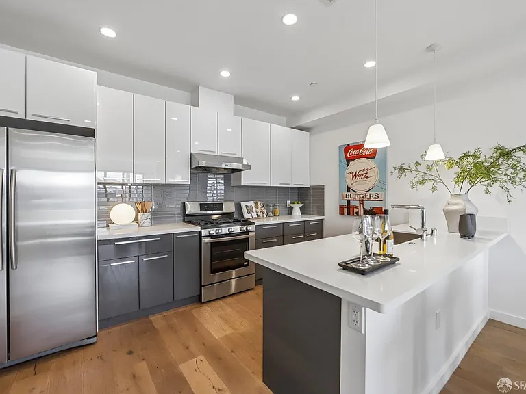 Kitchen (middle level)