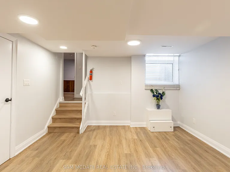 4043 Pavillion Ct #LOWER — Photo 8