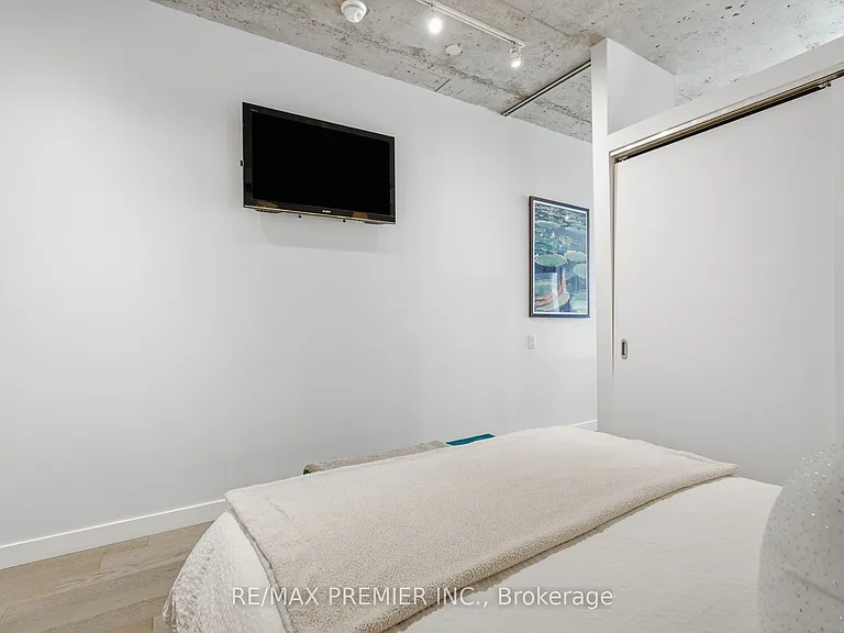 25 Stafford St #407 — Photo 18