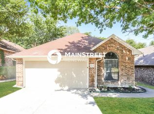 113 Streamside Dr, Desoto, TX 75115