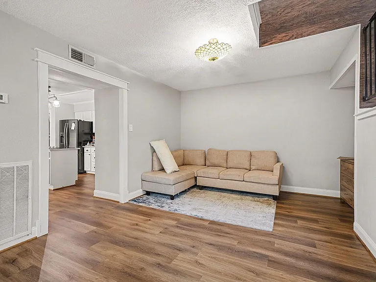 18242 Lakeside Ln — Photo 4