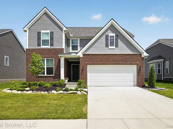 2344 Provencal Dr, Commerce Township, MI 48382