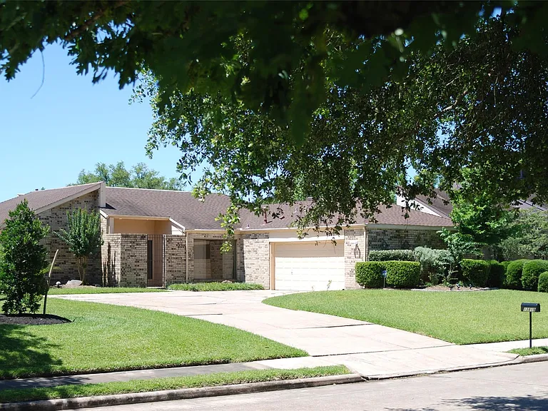 13819 Starhill Ct — Photo 2