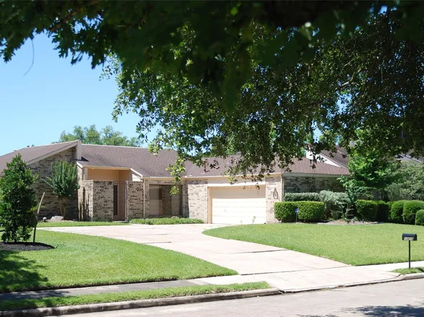 13819 Starhill Ct, Houston, TX 77077