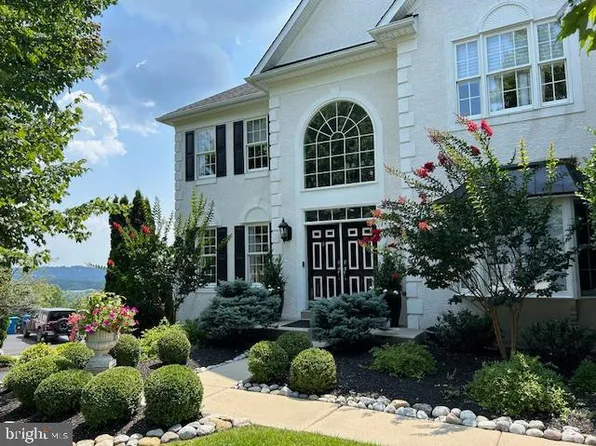4 Jefferson Ct, Downingtown, PA 19335