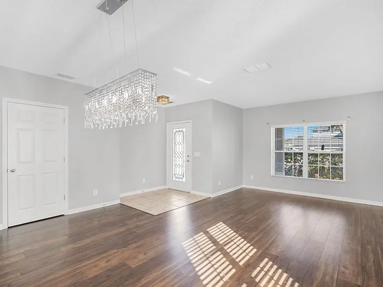 10013 Stockbridge St — Photo 3