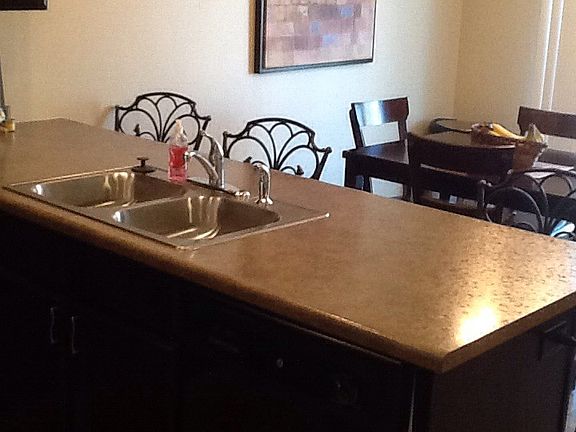 Kitchen counter w 3 stools