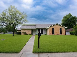 301 Lotus St, Lake Jackson, TX 77566