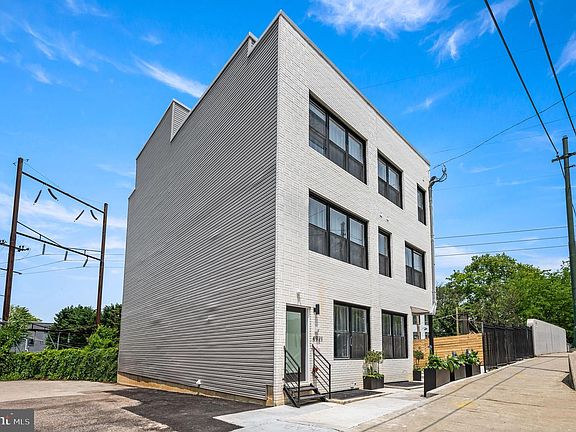 5th image of 4921 Chester Ave