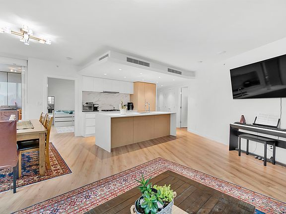 4th image of 1500 Fern St #412