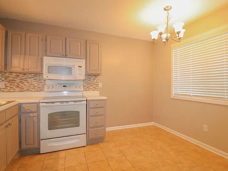 1645 Cedarview Ct #0 — Photo 8