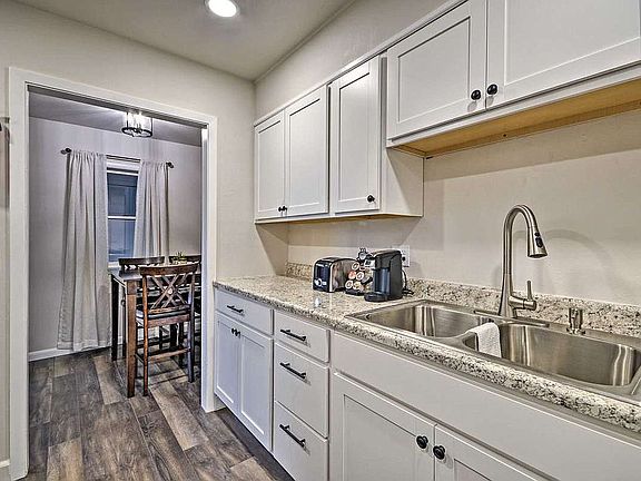 3rd image of 1224 Broadwater Ave