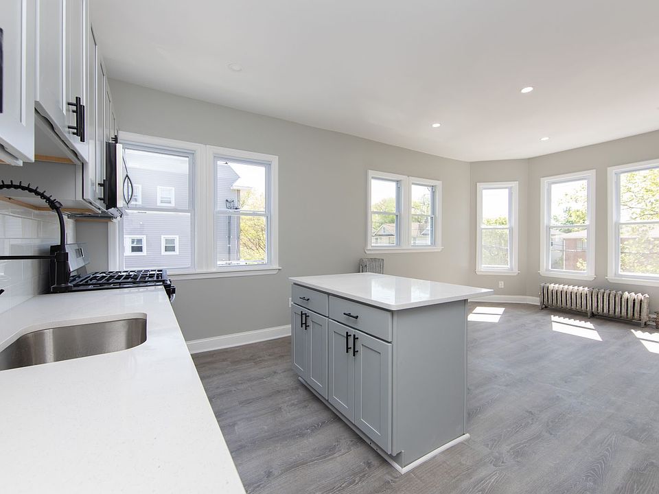 1st image of 1033 Collings Ave APT 2