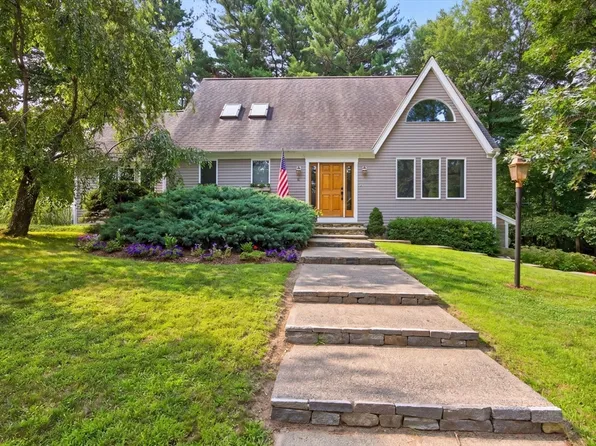 5 Acorn Ln, Mattapoisett, MA 02739