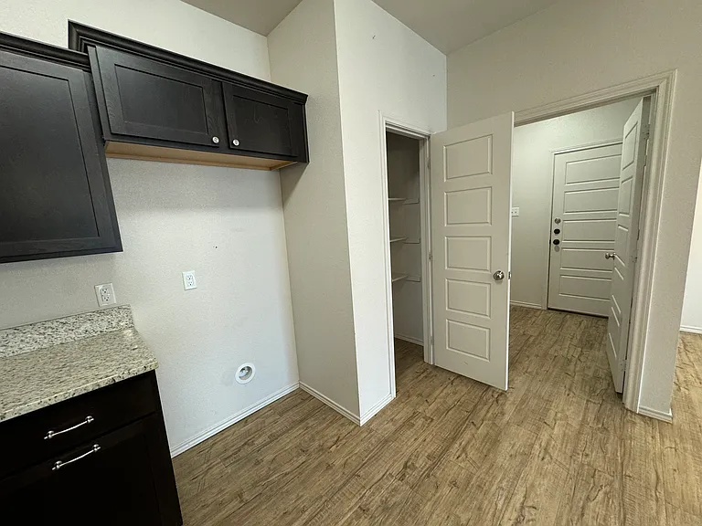 11824 Evanston Ave — Photo 14