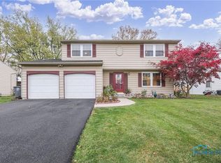 355 Edgewood Dr, Perrysburg, OH 43551